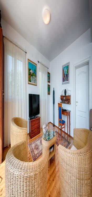 How to Take Pictures of Your House 