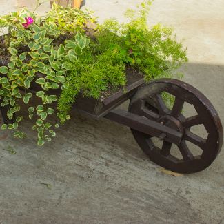 flowerbed in the form of a cart