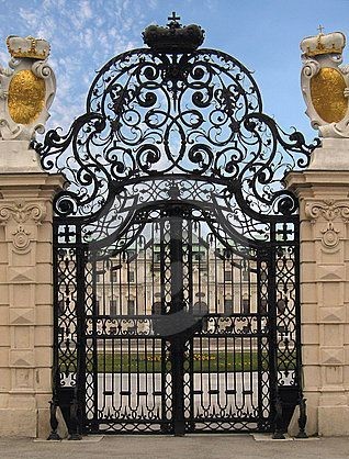 Metal gates design