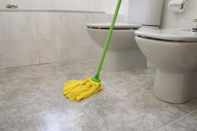 How to Clean Bathroom Tiles with Vinegar