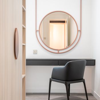 Minimalist dressing room 