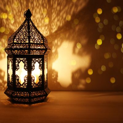  These Arabic lanterns are used to give a vintage look to a party.