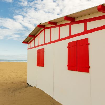 (Build a bungalow on a well-thought spending plan using a cost-effective floor plan.