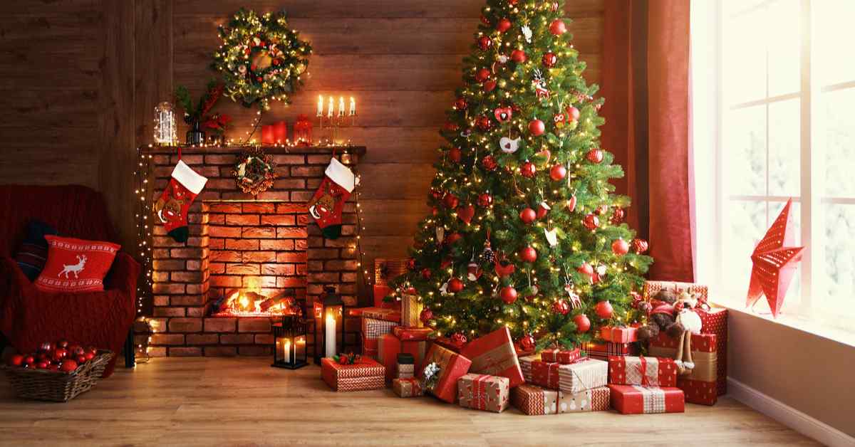 How To Decorate a Christmas Tree and Tips on Decorating It?