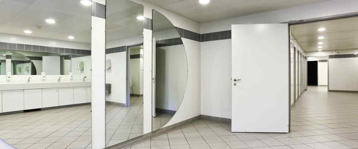 Create An Impressive Appearance With A Large Wall Mirror