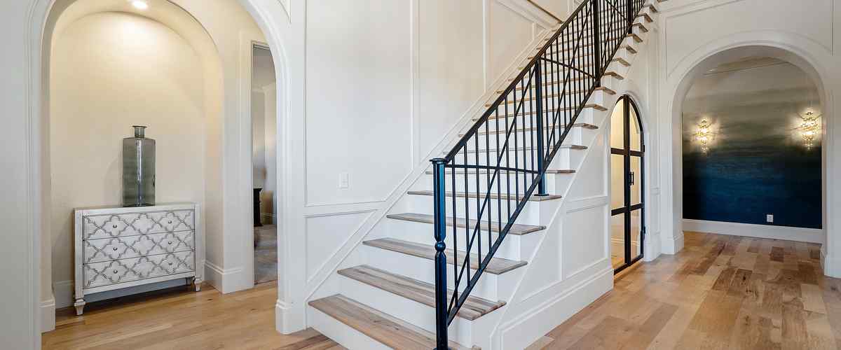 How To Choose The Best Staircase Design For A Small Space?