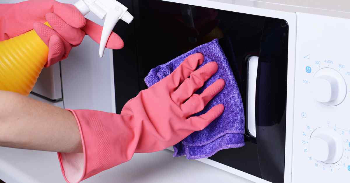 Clean A Microwave Oven