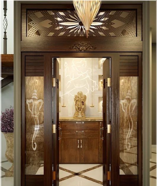  Combination of a wooden door with custom-made artistic glass