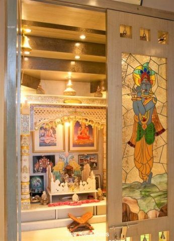 Glassdoor with a variety of colours