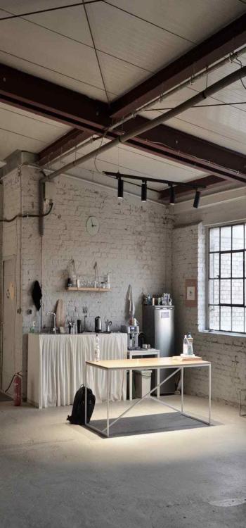 Grit with the Concrete wooden ceiling design