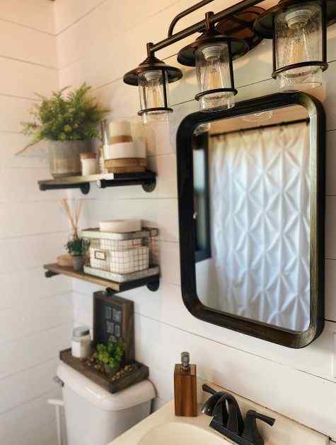 Bathroom shelves designe