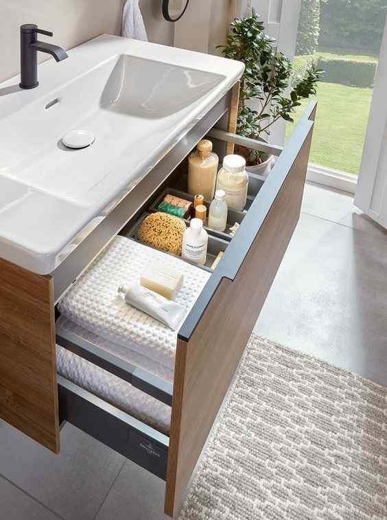 Bathroom shelves designe