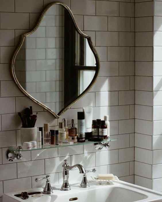 Bathroom shelves designe