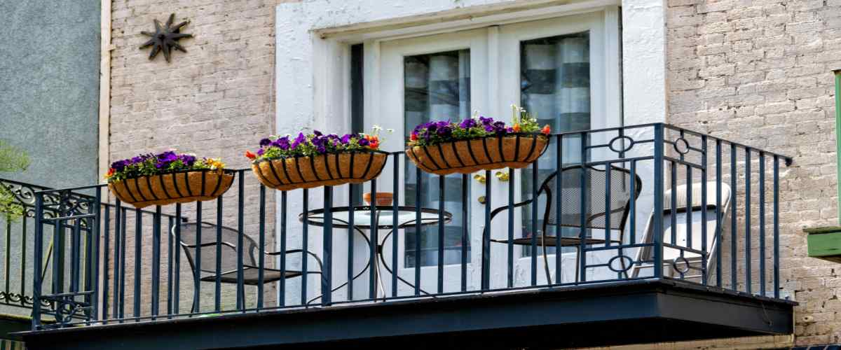 A vintage railing design made of iron on a quaint balcony.