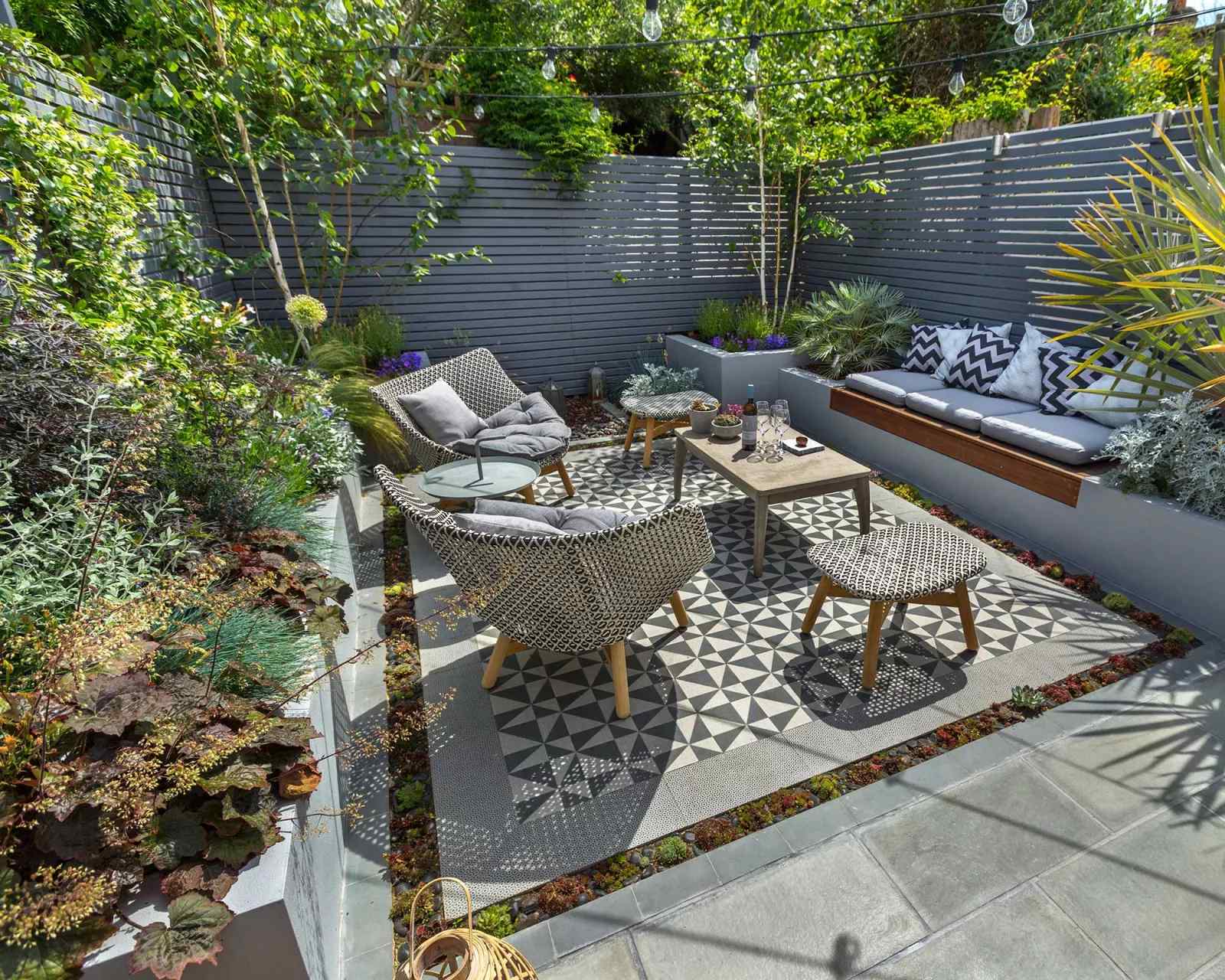 Jazz Up Your Front House with These Stunning Outdoor Flooring Ideas