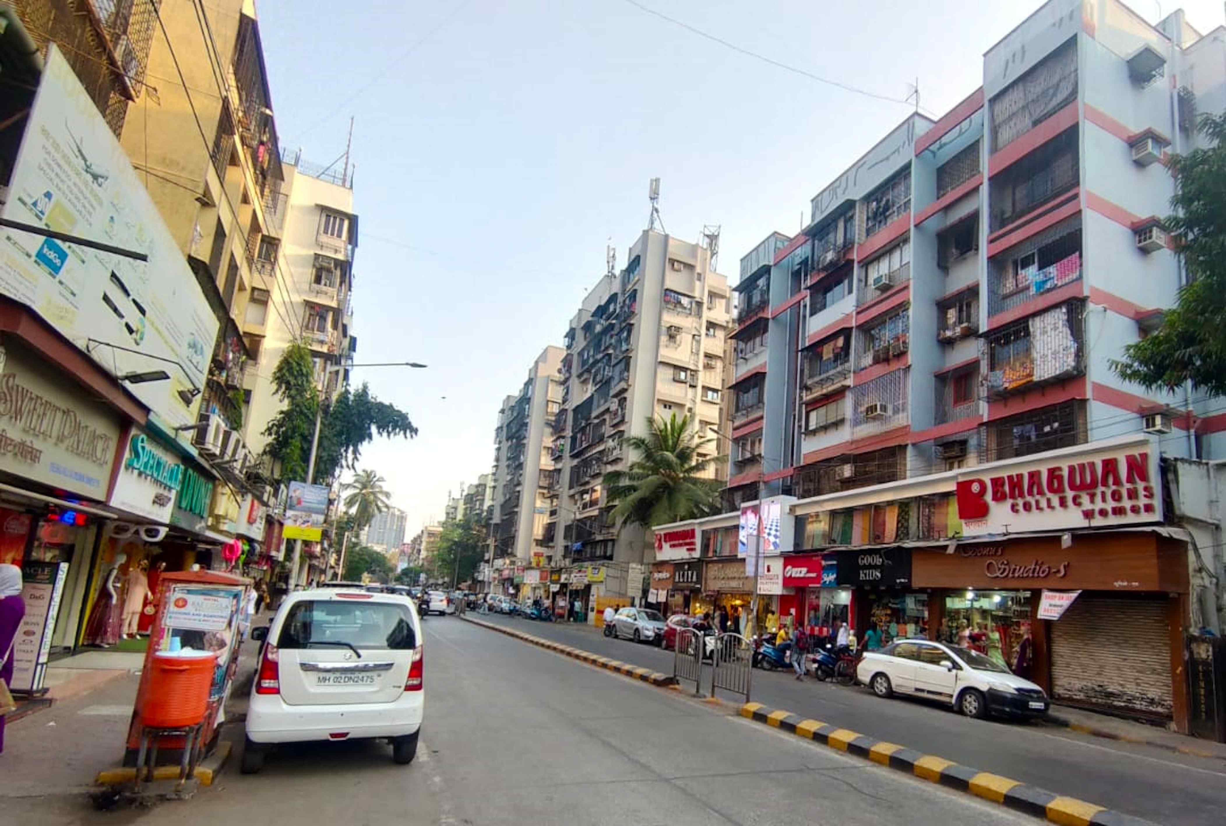 Lokhandwala Market: One of the Best Places to Buy Appliances and Electronics