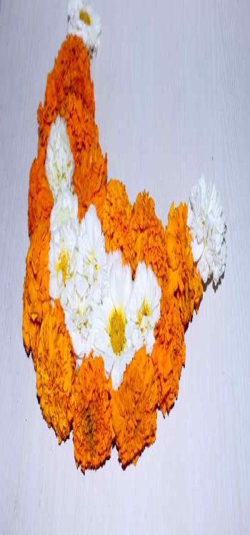 (Moon designs are one of the quickest rangoli designs for Diwali.)