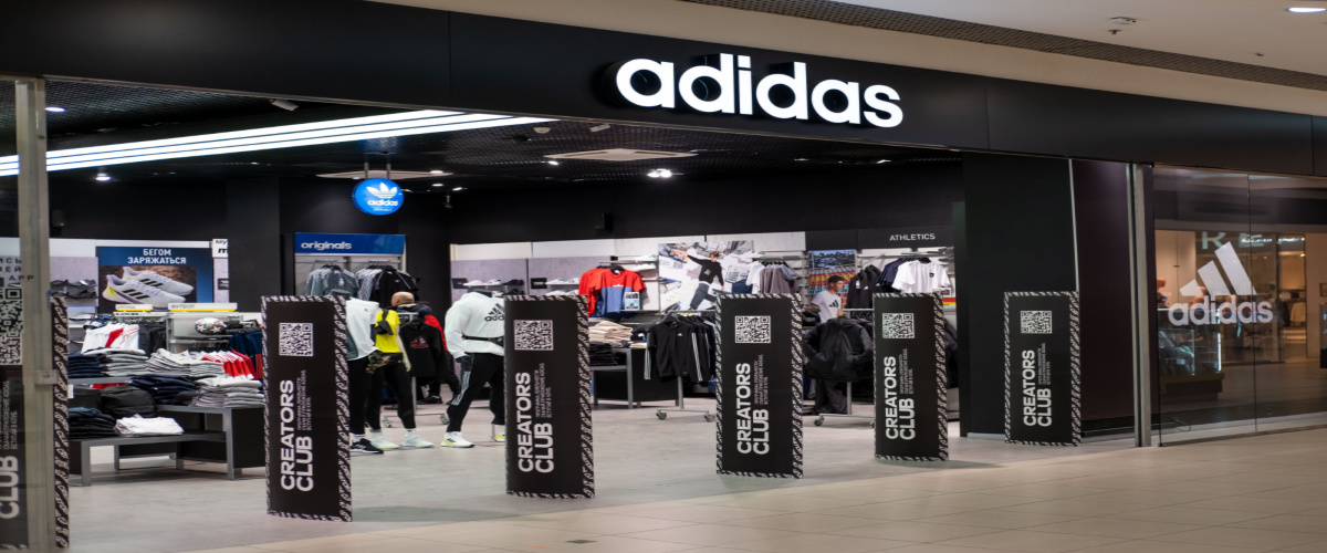 Small Cloth Shop Interior Designs Ideas