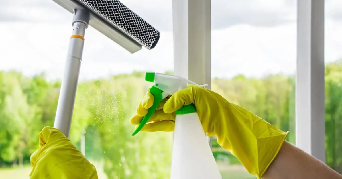 10 Best Glass Cleaning Liquids in India for Home and Office: Latest Price and Types 2026