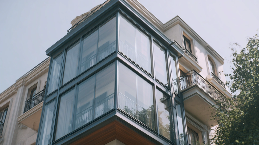 Large corner glass windows for panoramic balcony views