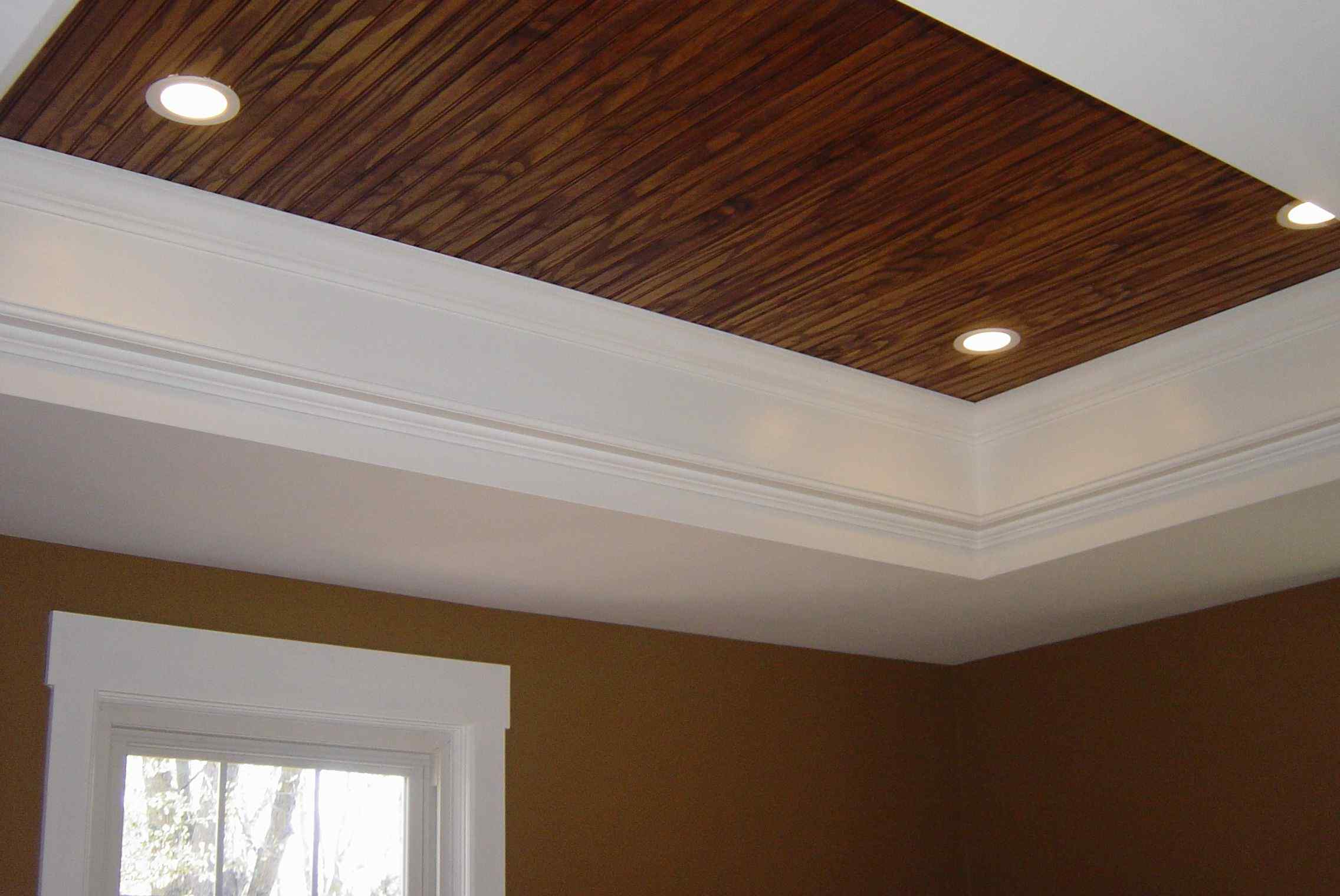 Simple yet elegant tray-like main hall false ceiling design