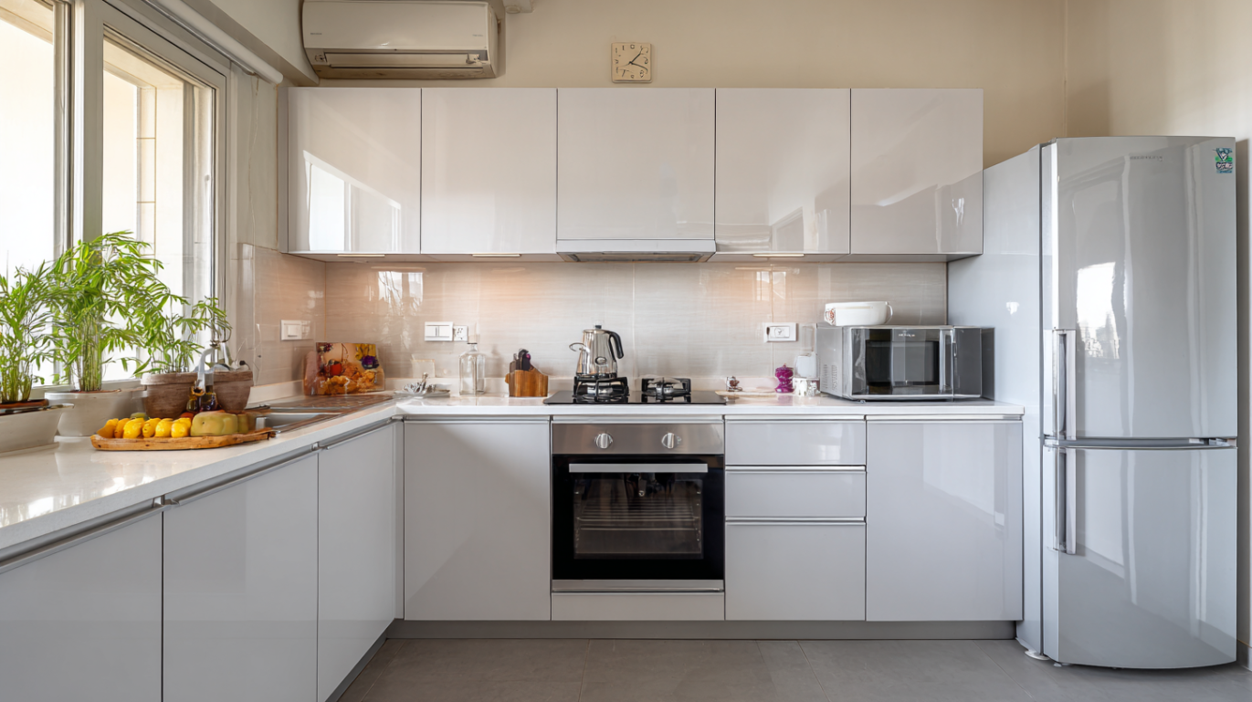 Modern handleless high gloss acrylic kitchen cabinet configuration