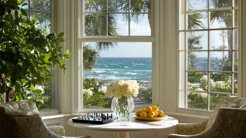 Wide-view picture window designs for home